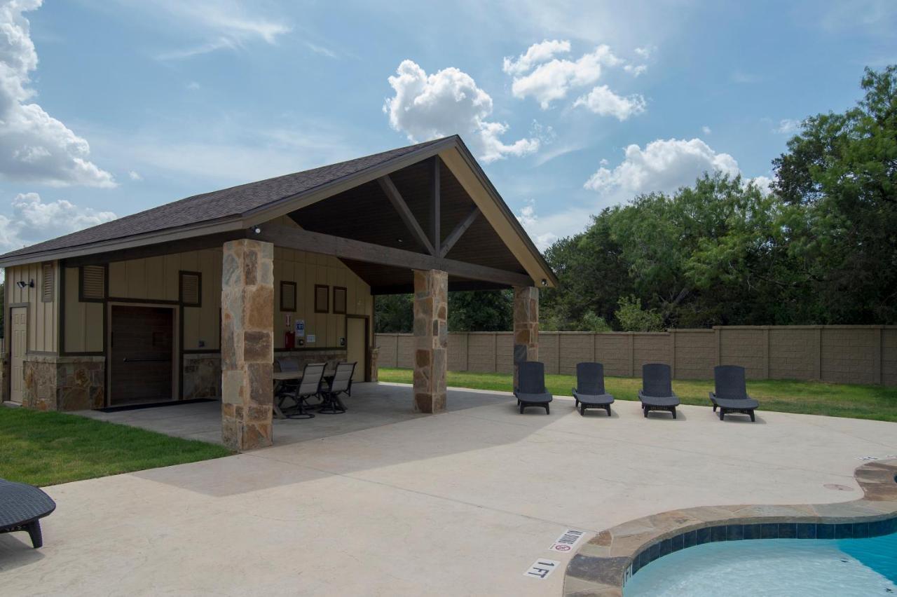 ניו בראונפלס Old Mill Resort מראה חיצוני תמונה